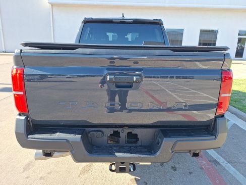 Used 2025 Toyota Tacoma SR image 5