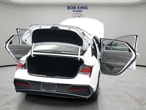 Used 2025 Hyundai Elantra Sport image 29