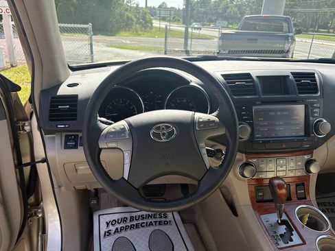 Used 2009 Toyota Highlander Limited FWD image 10
