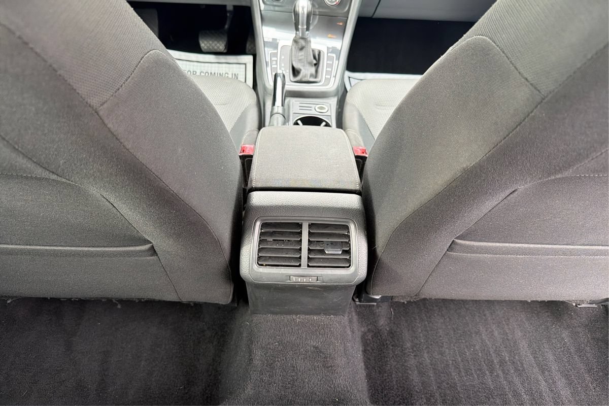 Used 2019 Volkswagen Golf S FWD image 20