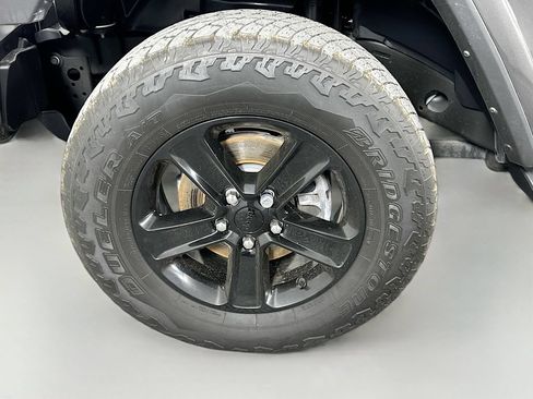 Used 2021 Jeep Wrangler Unlimited Sahara AWD/4WD image 31