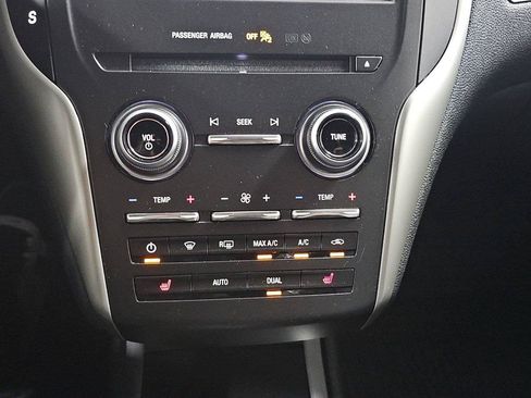 Used 2019 Lincoln MKC Premiere FWD image 18