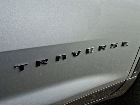 Used 2025 Chevrolet Traverse LT w/ Enhanced Driving Package image 5