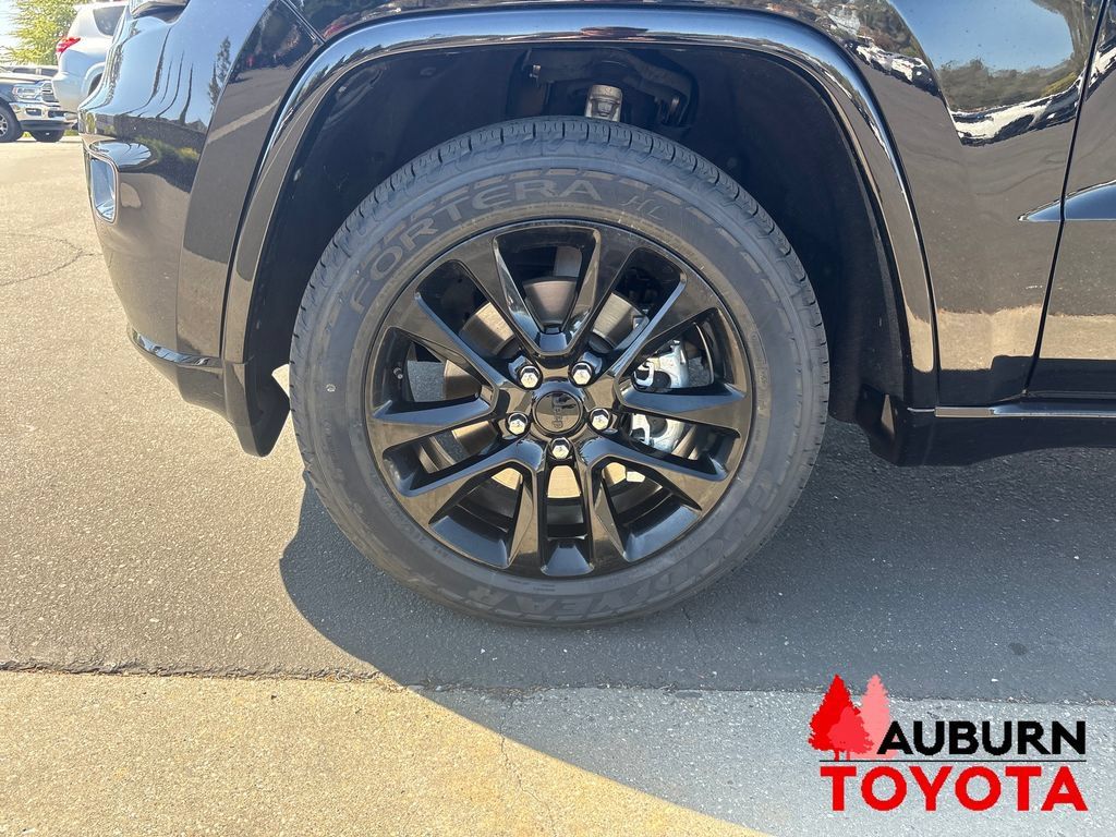 Used 2021 Jeep Grand Cherokee Laredo X AWD/4WD image 22