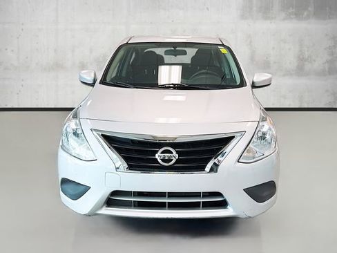 Used 2017 Nissan Versa SV image 2