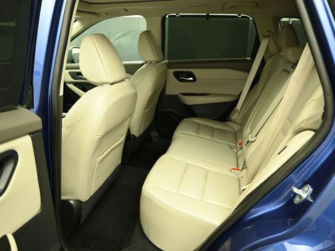 Used 2022 Nissan Rogue SL w/ SL Premium Package FWD image 11