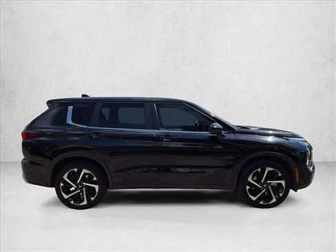 Used 2023 Mitsubishi Outlander SE Black Edition FWD image 4