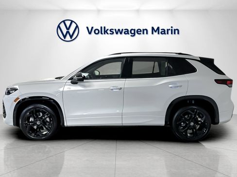 New 2026 Volkswagen Tiguan SE R-Line image 2