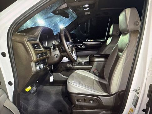 Used 2022 GMC Yukon SLT w/ SLT Premium Package image 10