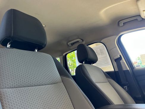 Used 2017 Ford Escape SE FWD image 18