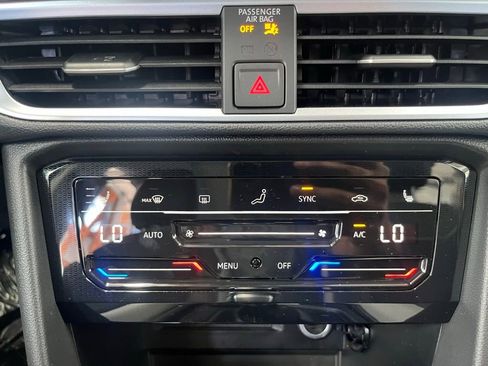 New 2025 Volkswagen Taos SE image 16