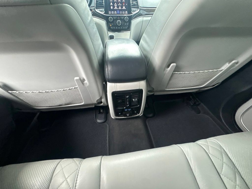 Used 2021 Jeep Grand Cherokee Summit AWD/4WD image 25