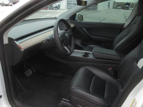 Used 2022 Tesla Model Y Long Range image 3