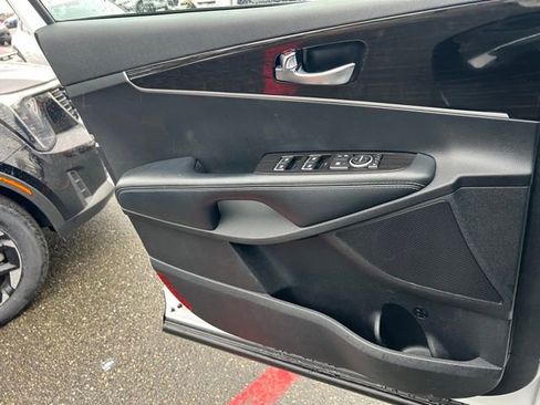 Used 2019 Kia Sorento LX image 15