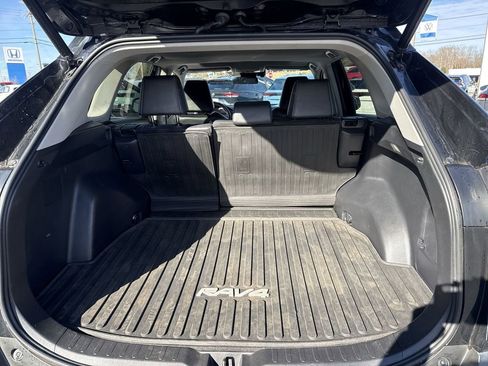 Used 2022 Toyota RAV4 XLE Premium image 43