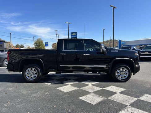 Used 2024 Chevrolet Silverado 2500 High Country w/ Z71 Off-Road Package image 2