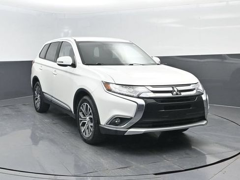 Used 2018 Mitsubishi Outlander SE AWD/4WD image 2