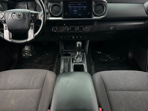 Used 2019 Toyota Tacoma TRD Sport image 4