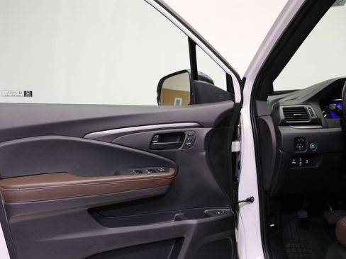 Used 2025 Honda Passport EX-L image 30