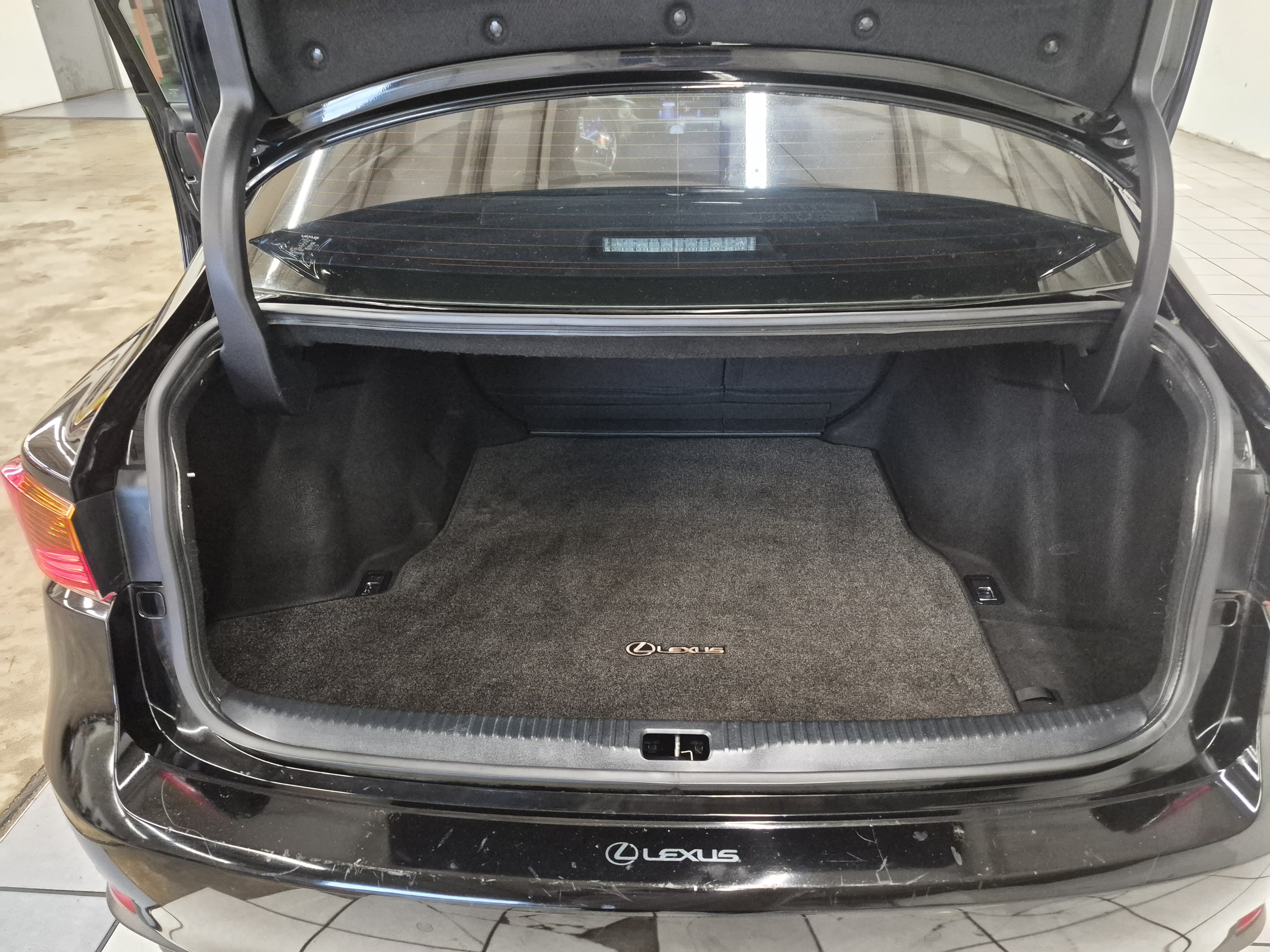 Used 2017 Lexus IS 200t w/ Premium Package RWD image 11