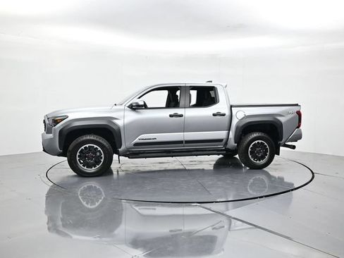 Used 2024 Toyota Tacoma TRD Off-Road AWD/4WD image 7