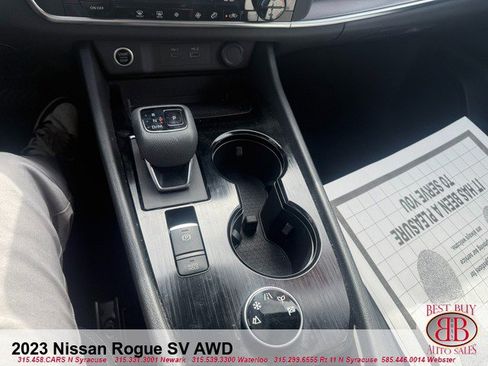 Used 2023 Nissan Rogue SV image 12