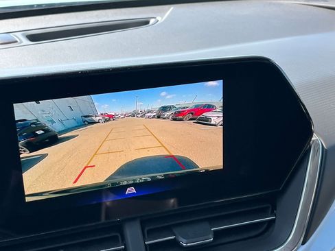 Used 2025 Chevrolet Trax LT FWD image 23