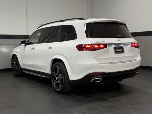 Used 2024 Mercedes-Benz GLS 450 4MATIC image 9