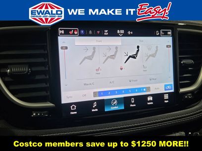New 2026 Chrysler Pacifica Select