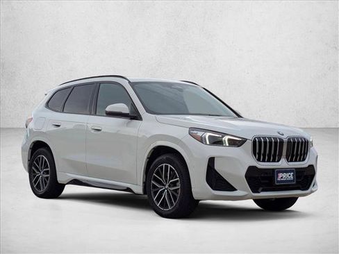 Used 2025 BMW X1 xDrive28i image 3