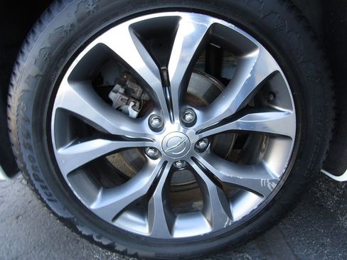 Used 2017 Chrysler Pacifica Limited FWD image 38
