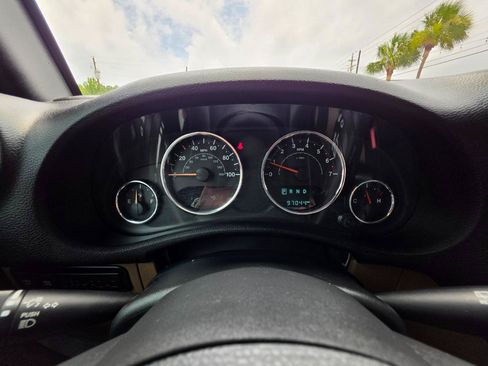 Used 2017 Jeep Wrangler Unlimited Rubicon w/ Connectivity Group AWD/4WD image 17