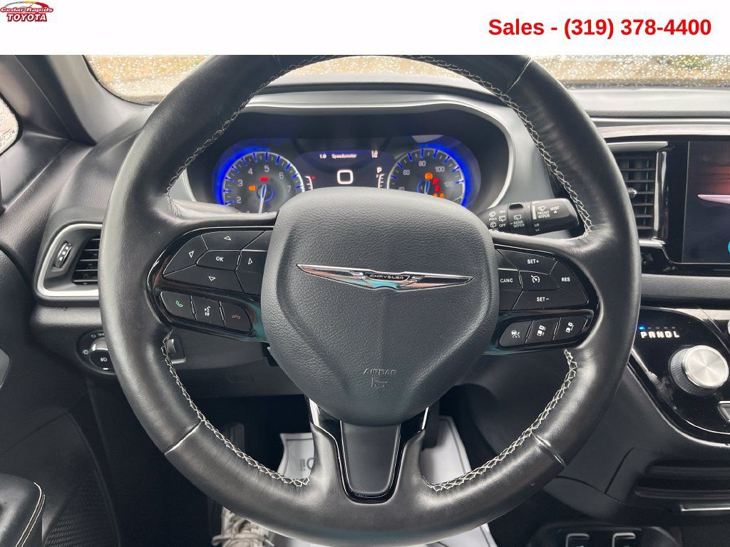 Used 2020 Chrysler Pacifica Touring-L w/ Advanced Safetytec Group FWD image 18