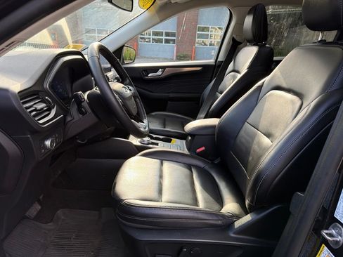 Used 2021 Ford Escape Titanium AWD/4WD image 14