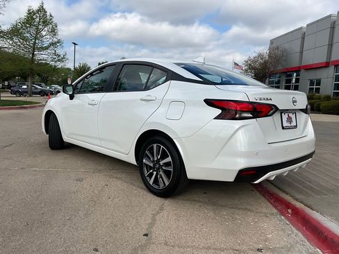 Used 2025 Nissan Versa SV image 8
