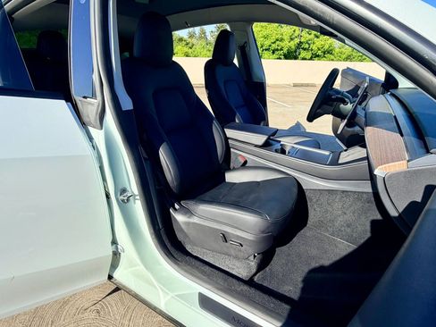 Used 2023 Tesla Model Y AWD image 26