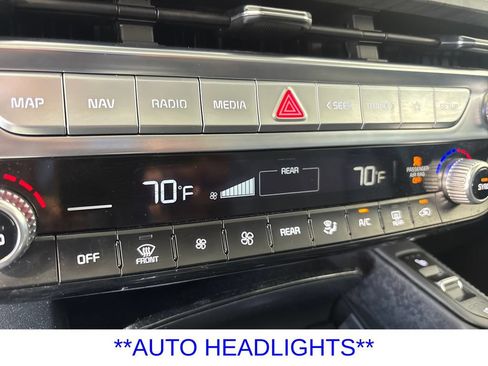 Used 2024 Kia Telluride SX w/ Towing Package FWD image 18