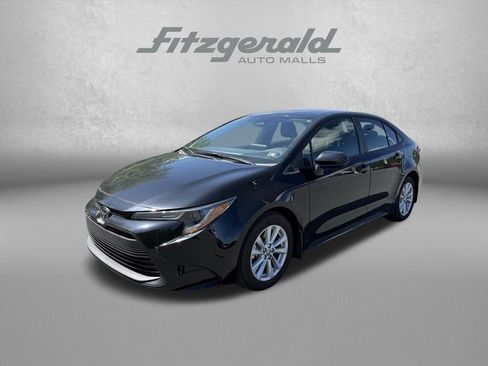 Used 2025 Toyota Corolla LE w/ LE Premium Package FWD image 3