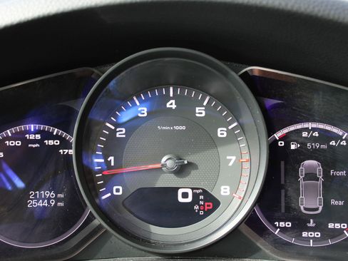 Used 2022 Porsche Cayenne image 16