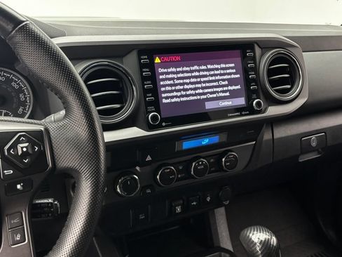 Used 2022 Toyota Tacoma TRD Sport AWD/4WD image 25