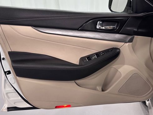 Used 2018 Nissan Maxima 3.5 SV FWD image 16