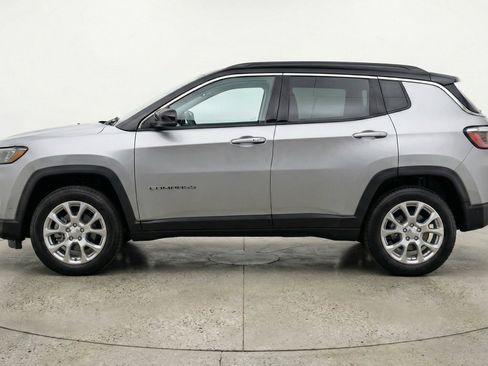 Used 2025 Jeep Compass Limited image 11