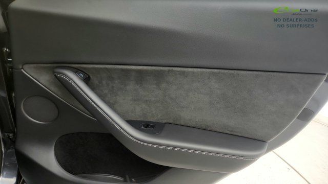 Used 2025 Tesla Model Y Long Range RWD image 40