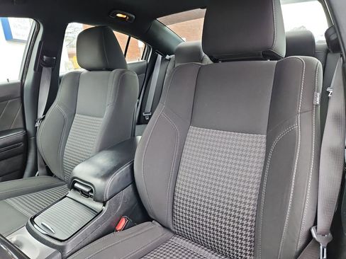 Used 2019 Dodge Charger SXT w/ Blacktop Package image 21