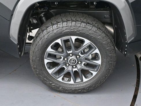 Used 2026 Toyota Tundra Limited AWD/4WD image 31