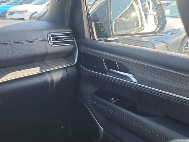 Used 2024 Jeep Wagoneer Series II w/ Flexible Seating Group AWD/4WD image 4