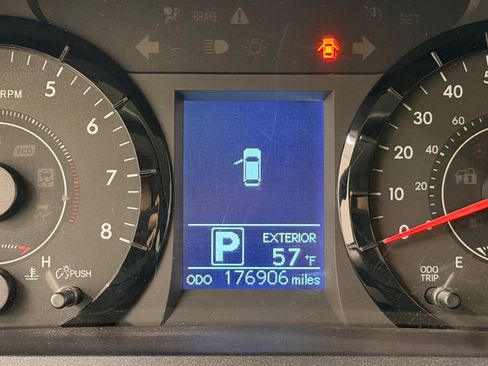 Used 2016 Toyota Sienna LE image 21