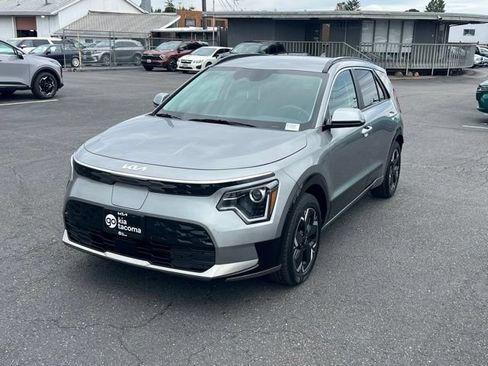 Certified 2025 Kia Niro Wind w/ Wind Preserve Package FWD image 3