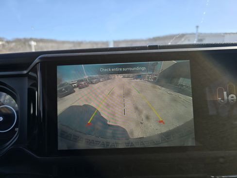 Used 2024 Jeep Wrangler Willys image 27