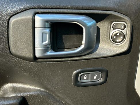 Used 2023 Jeep Gladiator Sport image 12